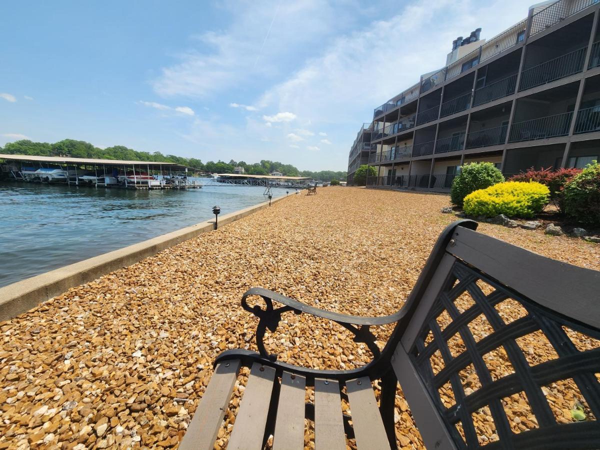 Lakefront Condo With A View 오사지비치 외부 사진