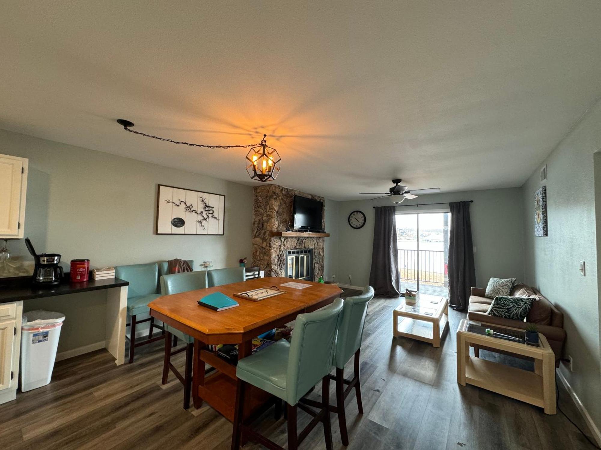 Lakefront Condo With A View 오사지비치 외부 사진