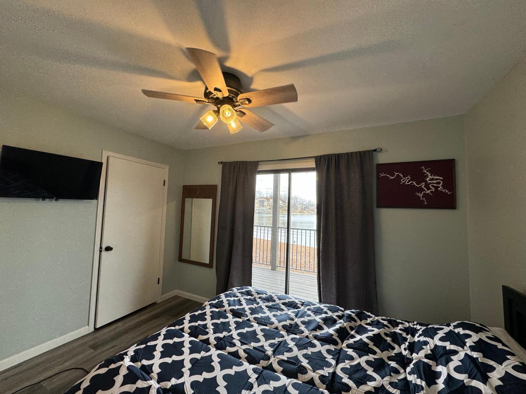 Lakefront Condo With A View 오사지비치 외부 사진