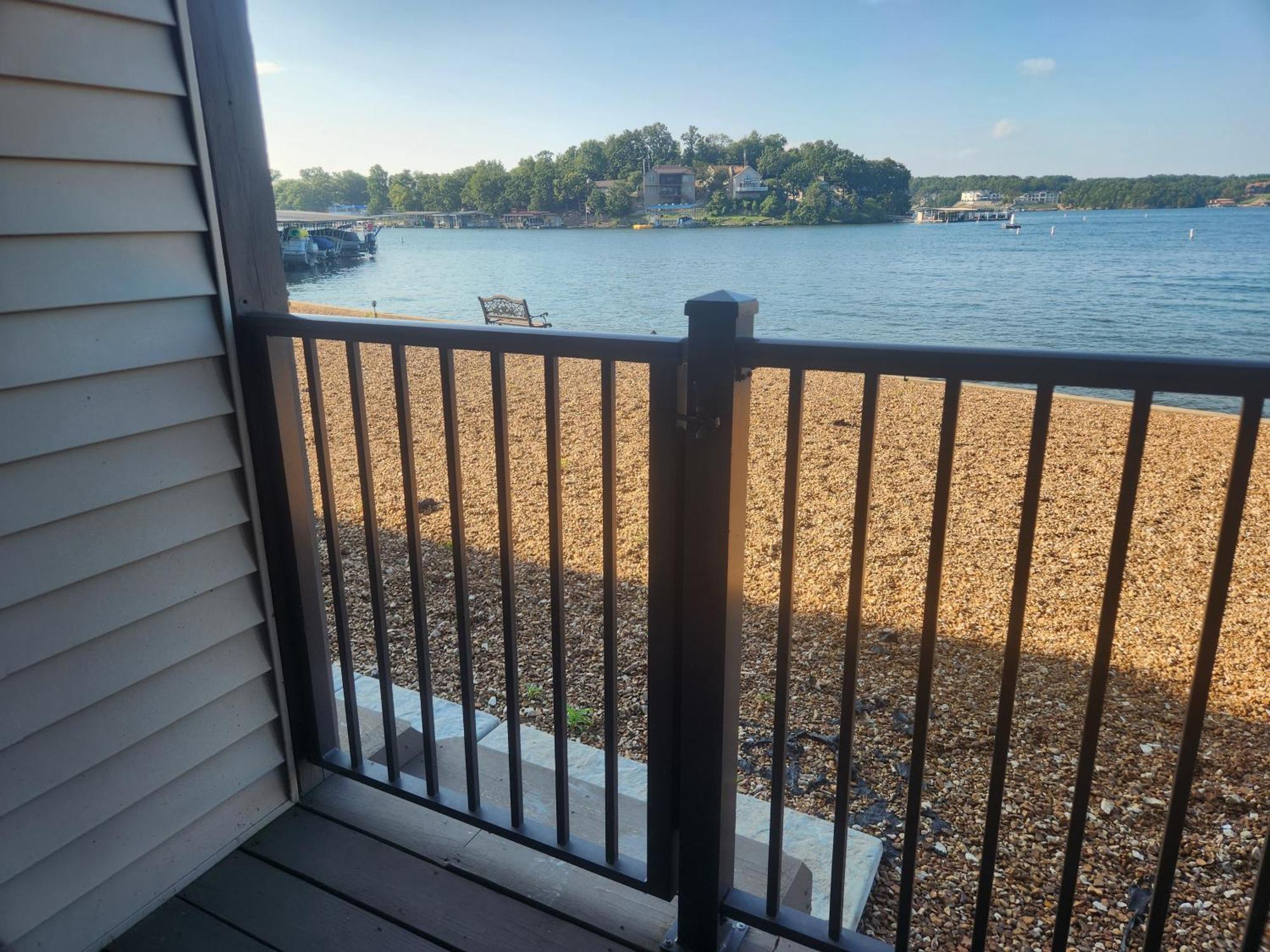 Lakefront Condo With A View 오사지비치 외부 사진