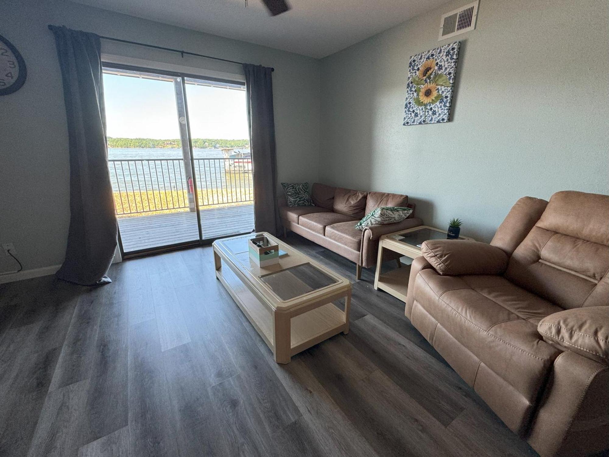 Lakefront Condo With A View 오사지비치 외부 사진